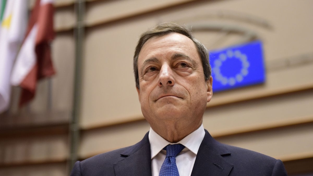 Prima la guerra civile, poi il governo Draghi: in autunno il mondialismo darà l’assalto finale all’Italia