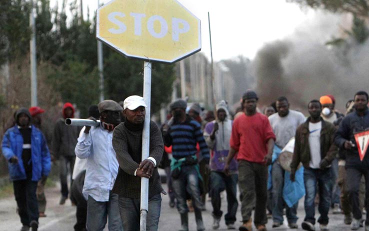 Gli immigrati clandestini e i terroristi islamici saranno la milizia del mondialismo contro gli italiani