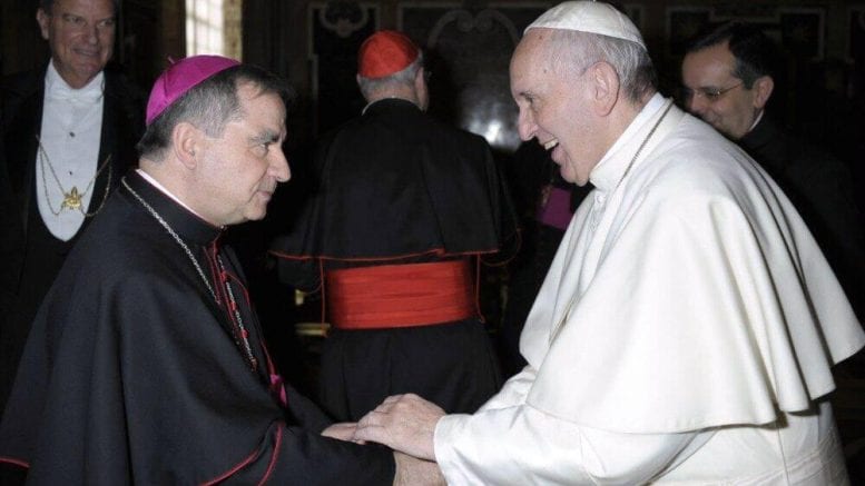 La bomba di Monsignor Viganò:” Bergoglio ha firmato l’atto d’acquisto dell’immobile di Londra”