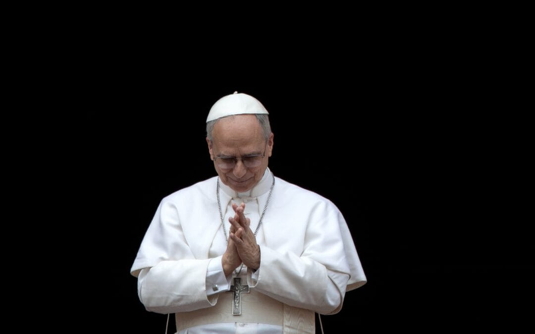 Le trappole della lobby gay a papa Leone e quei tentativi di dialogo con Putin
